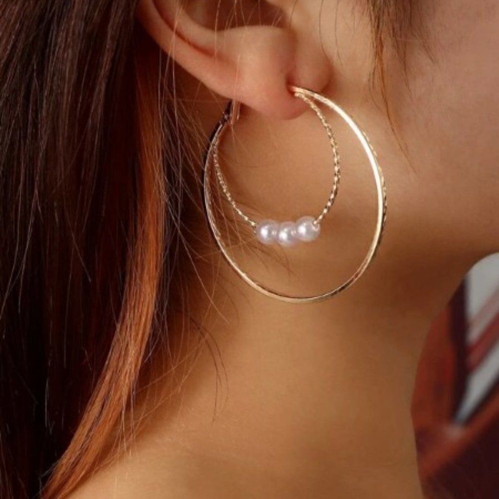 GOLD PEARL TEXTURED DOUBLE HOOP EARRINGS